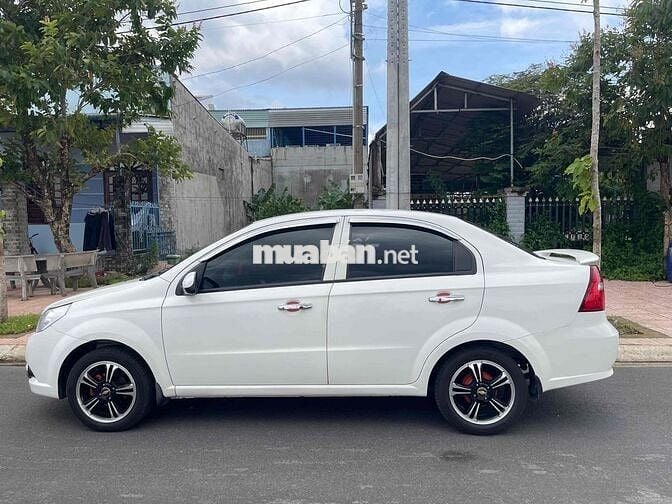 Chevrolet Aveo LTZ Trắng 5 chỗ