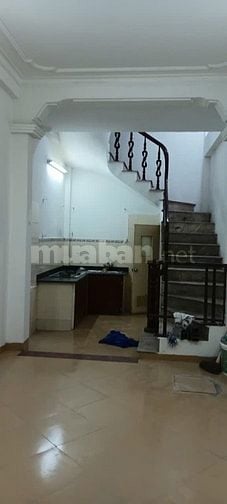 Cho thuê nhà số 8, ngõ 196 Hoàng Sâm, Nghĩa Đô. Diện tích gần 30m2