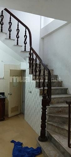 Cho thuê nhà số 8, ngõ 196 Hoàng Sâm, Nghĩa Đô. Diện tích gần 30m2