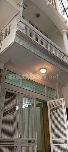 Cho thuê nhà số 8, ngõ 196 Hoàng Sâm, Nghĩa Đô. Diện tích gần 30m2