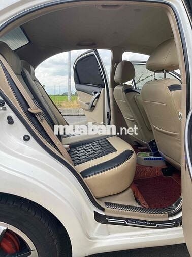 Chevrolet Aveo LTZ Trắng 5 chỗ