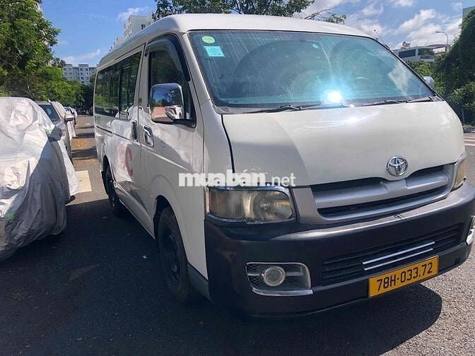 Toyota Hiace van dầu