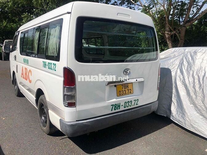 Toyota Hiace van dầu