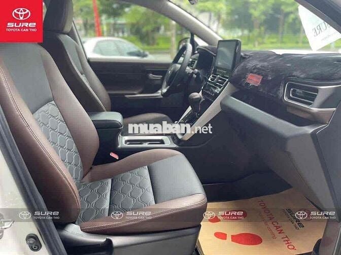 Toyota Innova Cross CVT 2024 Trắng ngọc trai 8 chỗ