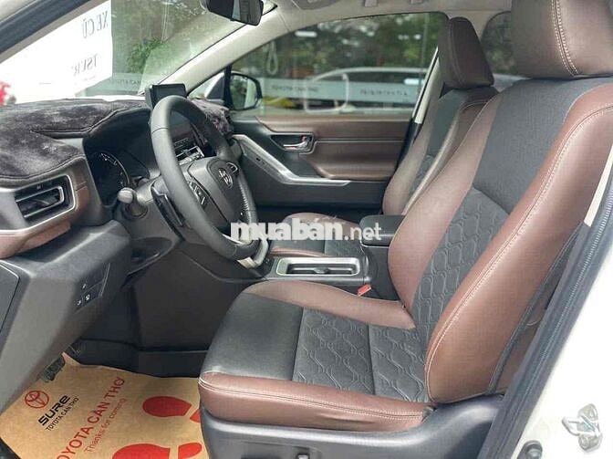 Toyota Innova Cross CVT 2024 Trắng ngọc trai 8 chỗ