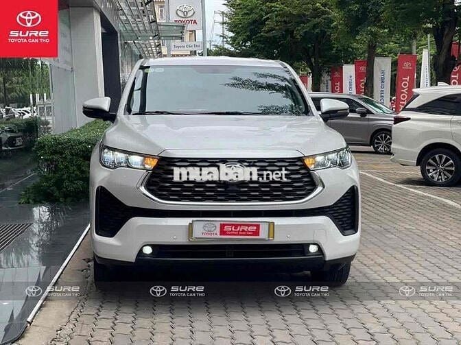 Toyota Innova Cross CVT 2024 Trắng ngọc trai 8 chỗ