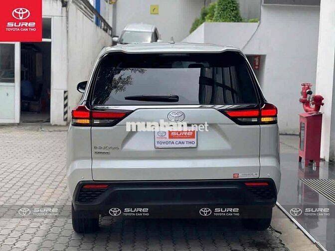 Toyota Innova Cross CVT 2024 Trắng ngọc trai 8 chỗ