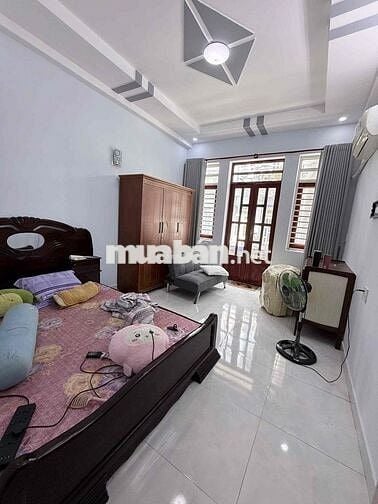 Trệt 2 lầu full nội thất 4*10; 3pn đg xe hơi Rẻ chốt lẹ