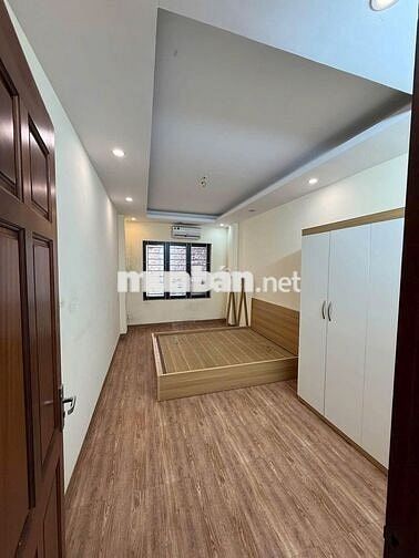 Cho thuê nhà phố Mạc Thị Bưởi - ô tô đỗ cửa - 30m2-5 tầng
