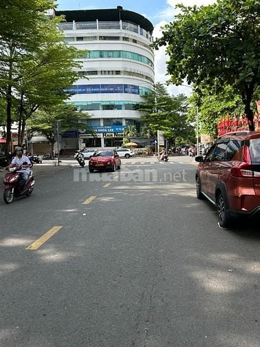 Nhà 5 x 13m - Xây 3 tầng - Đường 2 ô tô tránh - P. Thảo Điền