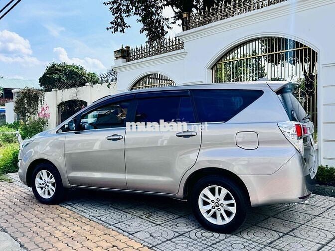 Toyota Innova E 2018 91000 km màu Đồng