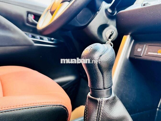 Toyota Innova E 2018 91000 km màu Đồng