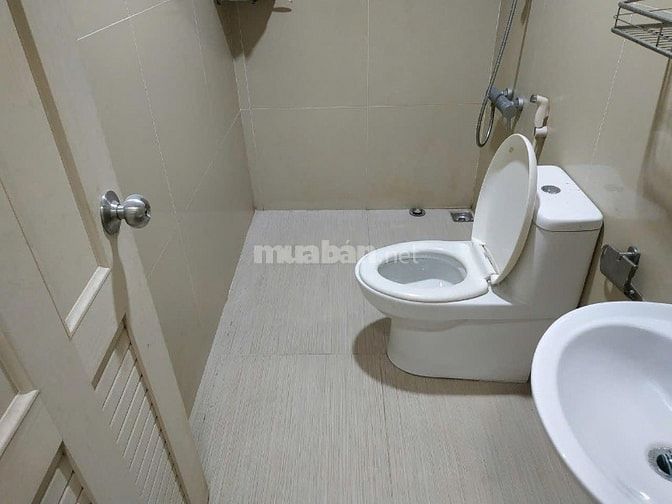 Cho thuê căn 3p ngủ có nội thất ở  C/c Âu cơ Tower-Tân Phú giá 11tr/th