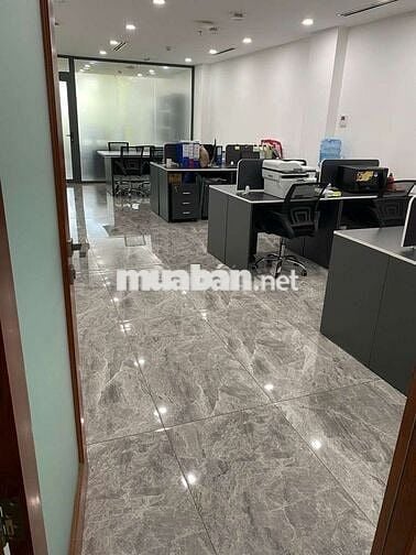 CẦN SANG VĂN PHÒNG CÔNG TY - ĐƯỜNG HOÀNG SA, QUẬN 1