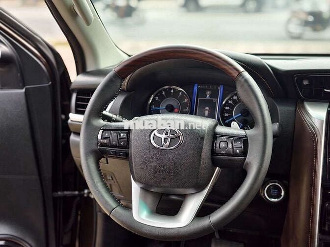 Toyota Fortuner 2017 Xăng 13 vạn Đen