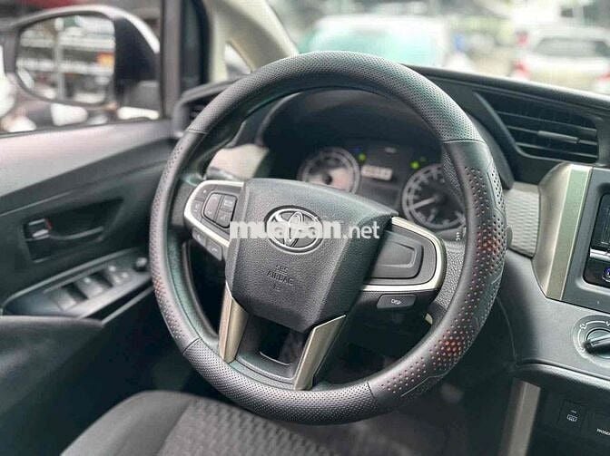 Toyota Innova 2.0E 2019 Số sàn màu đồng ánh kim