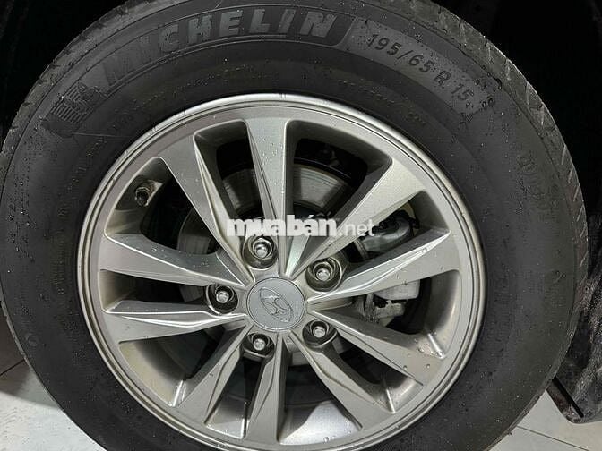 Hyundai Elantra GLS 2019đky2020 Số sàn Đỏ