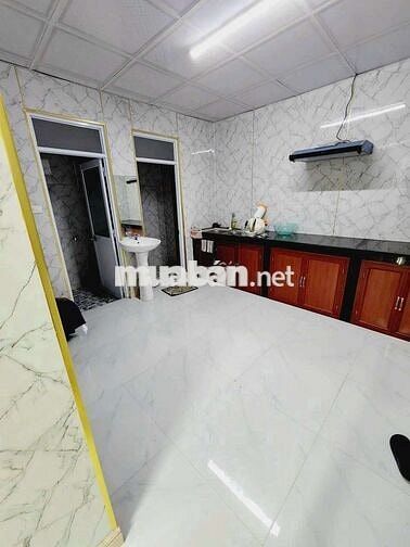 Cho thuê nhà mặt tiền đường Kênh Tân Hóa, Q.Tân Phú. Dt 5*22 nhà 1 lầu