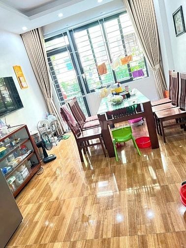 Cho thuê nhà 5 tầng  Chính chủ