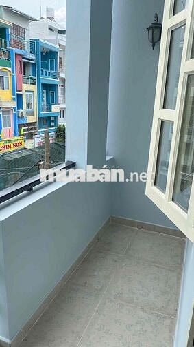 Cho thuê lầu 2 gồm 2 phòng ngủ + 1 wc + ban công. Lầu 1 và 3 đã ở