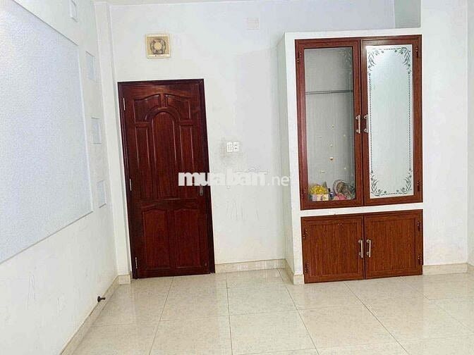 Cho thuê lầu 2 gồm 2 phòng ngủ + 1 wc + ban công. Lầu 1 và 3 đã ở