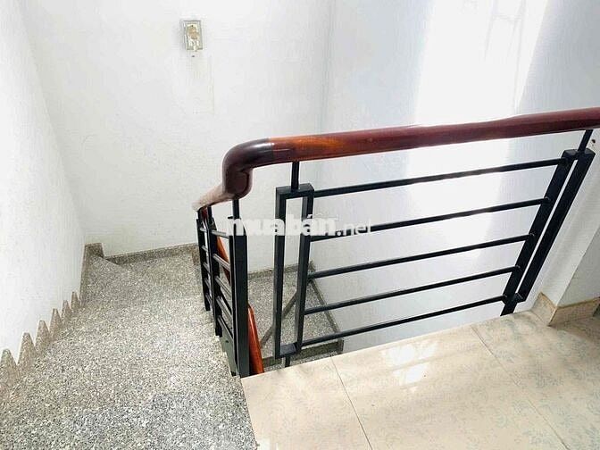 Cho thuê lầu 2 gồm 2 phòng ngủ + 1 wc + ban công. Lầu 1 và 3 đã ở