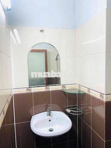 Cho thuê lầu 2 gồm 2 phòng ngủ + 1 wc + ban công. Lầu 1 và 3 đã ở