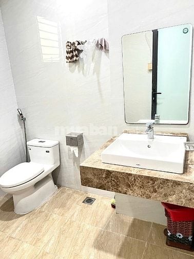 Cho thuê nhà 5 tầng  Chính chủ