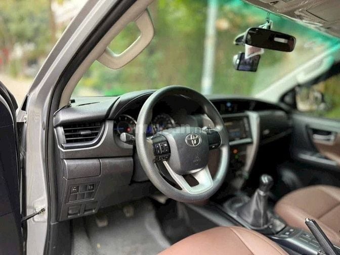 Toyota Fortuner MT Số Sàn 2019 Màu Bạc