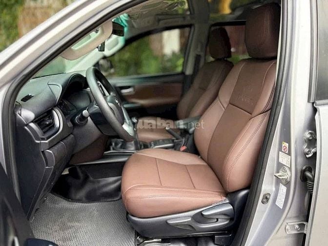 Toyota Fortuner MT Số Sàn 2019 Màu Bạc