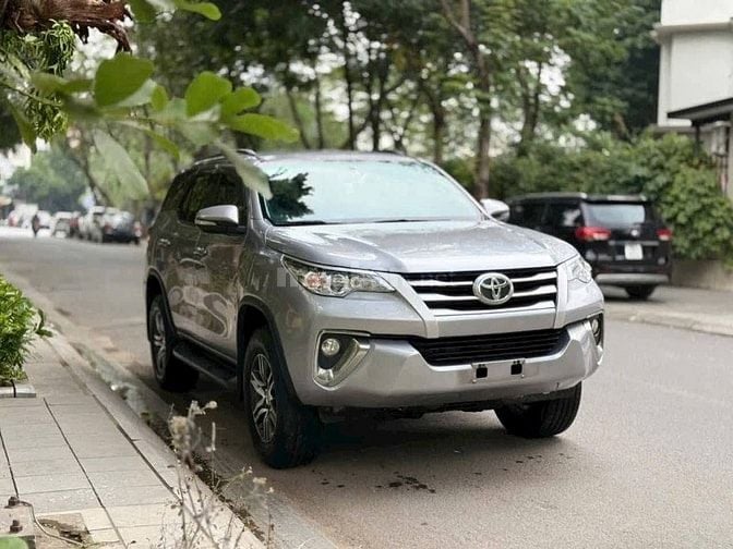 Toyota Fortuner MT Số Sàn 2019 Màu Bạc