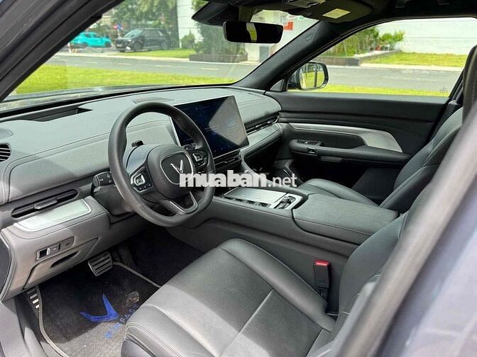 Vinfast VF9 Plus 2024 Xám 7 chỗ 10000 km , xhđ cao