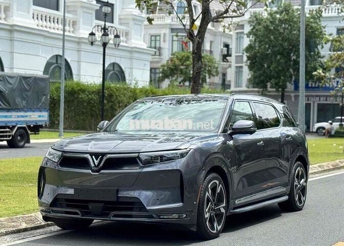 Vinfast VF9 Plus 2024 Xám 7 chỗ 10000 km , xhđ cao