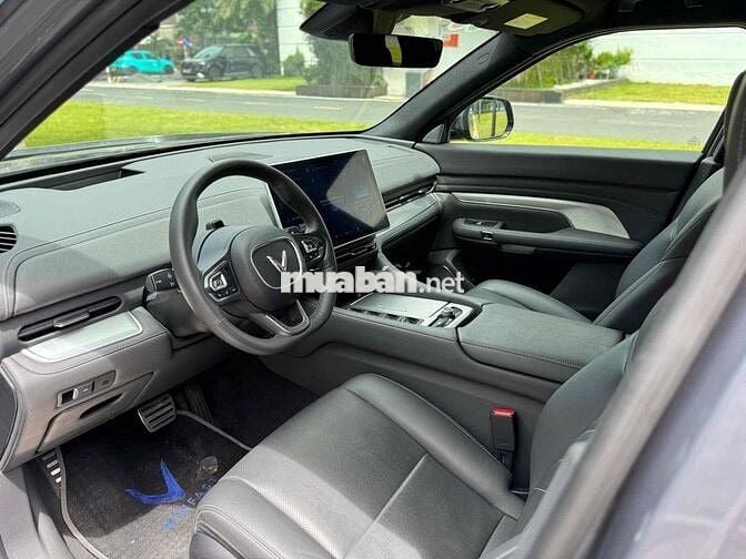 Vinfast VF9 Plus 2024 Xám 7 chỗ 10000 km , xhđ cao