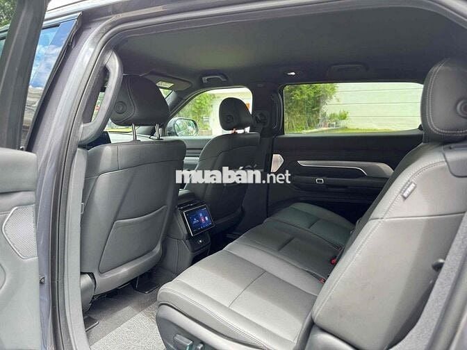 Vinfast VF9 Plus 2024 Xám 7 chỗ 10000 km , xhđ cao