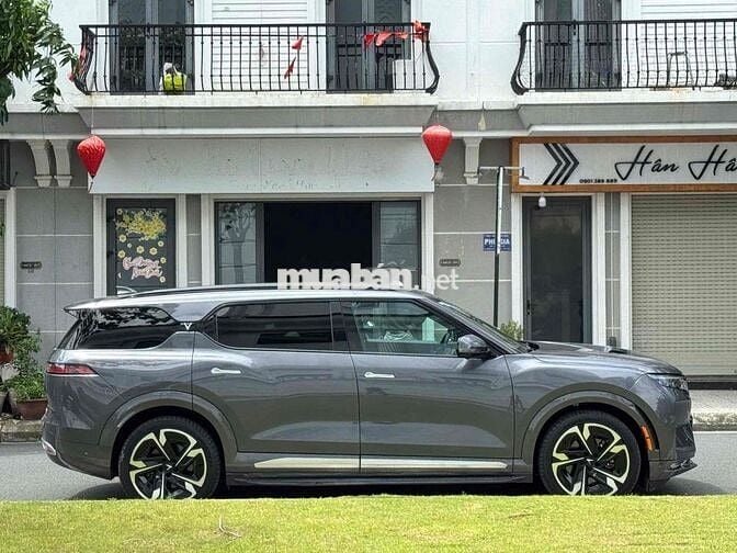 Vinfast VF9 Plus 2024 Xám 7 chỗ 10000 km , xhđ cao