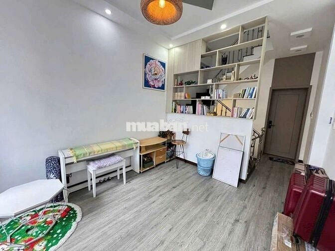 NHÀ 2 LẦU - ĐƯỜNG TRẦN KHÁNH DƯ