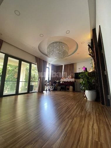 Biệt Thự Góc 2MT 151 Trần Não Q2, 14m x 16m, 2 Tầng sân vườn, Khu VIP 