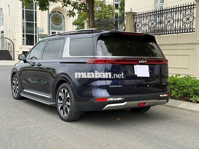 Kia Carnival Premium 2022 7 chỗ Đen