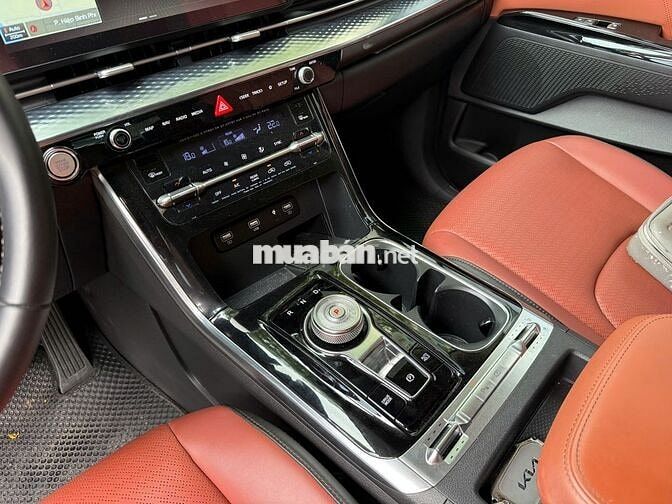 Kia Carnival Premium 2022 7 chỗ Đen