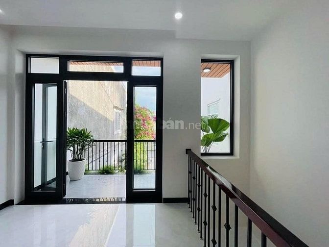 Xuất Hiện Căn Nhà Lầu Vừa Hoàn Thiện Ngay Gần Cổng 2 Sân Bay Biên Hòa 