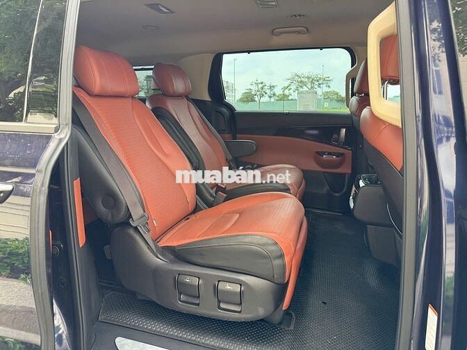 Kia Carnival Premium 2022 7 chỗ Đen