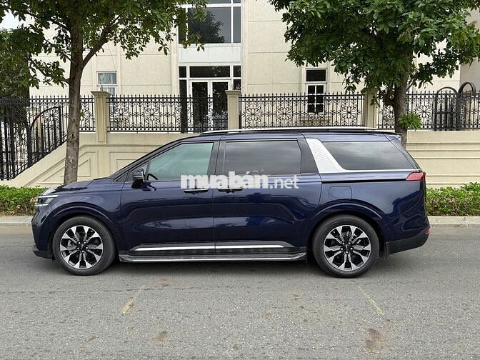 Kia Carnival Premium 2022 7 chỗ Đen