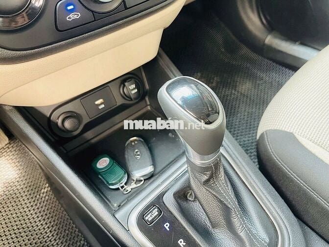 Hyundai Accent 2022 Tự động 30000 km Đỏ