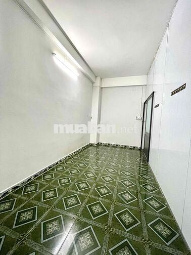 Gần bến xe Q8 giá 3tr3 sẵn máy lạnh ở liền được wc riêng
