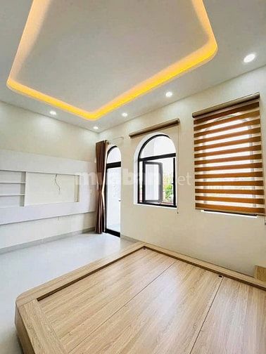 Xuất Hiện Căn Nhà Lầu Vừa Hoàn Thiện Ngay Gần Cổng 2 Sân Bay Biên Hòa 