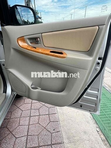 Toyota Innova G 7 chỗ Bạc