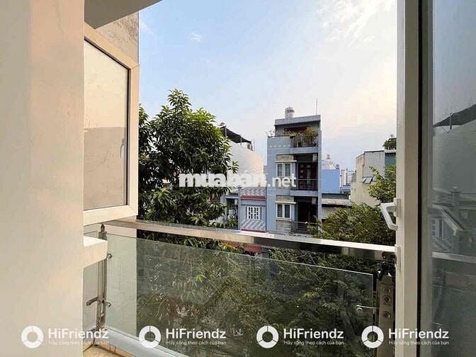 CHDV TẠI NGÃ 4 BỐN XÃ-GẦN ĐẦM SEN-ĐH VĂN HIẾN