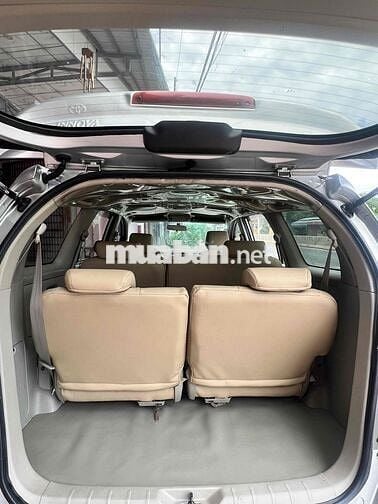 Toyota Innova G 7 chỗ Bạc