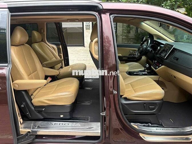 Kia Sedona Luxury 2020 Dầu Nâu đỏ